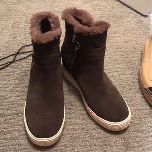 High top fur sneakers